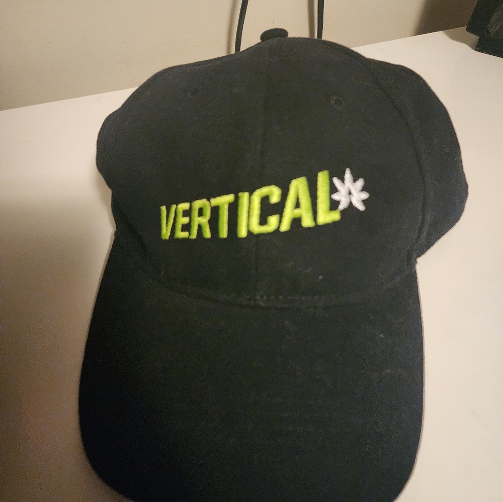Vertical Hat - Picture 3 of 4